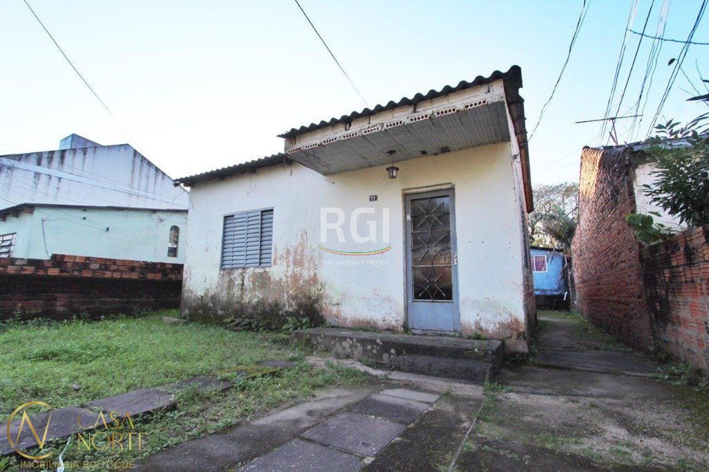 Terreno à venda  com 300m², Rua Gorki no bairro Cavalhada em Porto Alegre