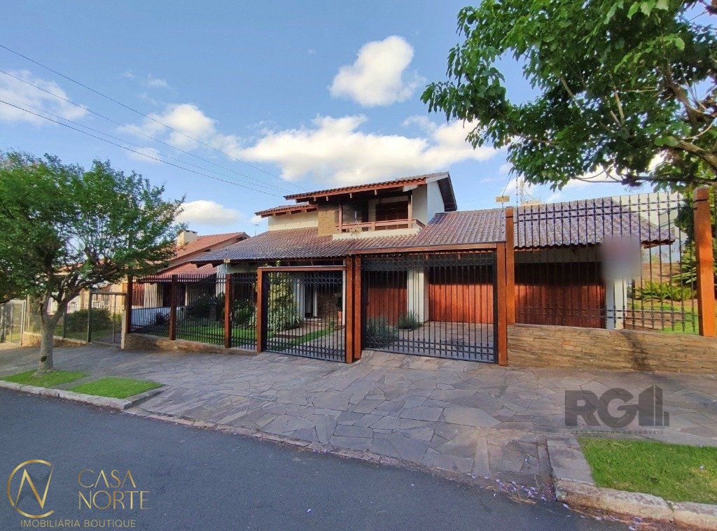 Casa à venda com 3 quartos, 300m², 2 suítes, 5 vagas, Avenida Assis Chateaubriand no bairro São Sebastião em Porto Alegre