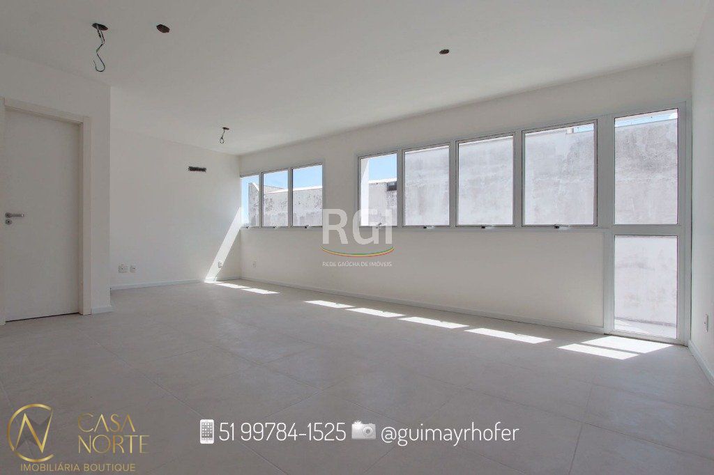 Sala Comercial à venda , 33m², 1 vaga, Rua Visconde do Herval no bairro Menino Deus em Porto Alegre