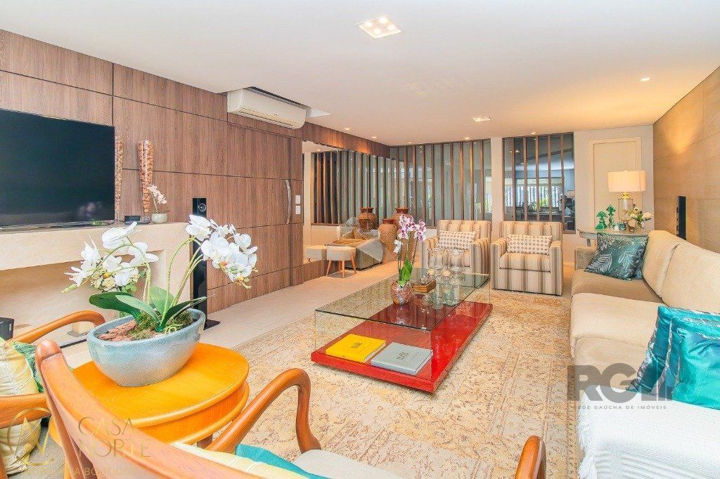 Casa à venda com 4 quartos, 351m², 3 suítes, 3 vagas, Rua Tomaz Edison no bairro Santo Antônio em Porto Alegre