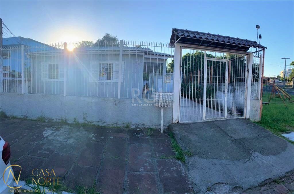 Casa à venda com 3 quartos, 175m², 3 vagas, Rua Padre Leo Seibel no bairro Passo das Pedras em Porto Alegre