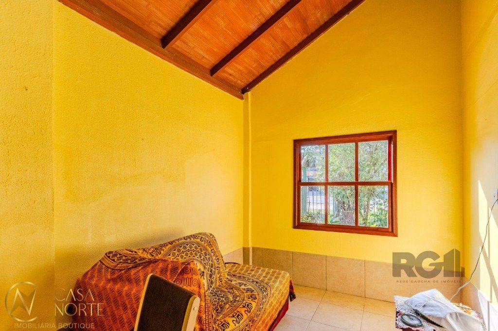 Casa à venda com 2 quartos, 157m², 3 vagas, Avenida Juca Batista no bairro Hípica em Porto Alegre
