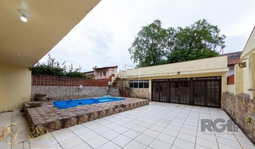 Casa à venda com 4 quartos, 450m², 3 suítes, 5 vagas, Rua Marcio Dias no bairro Nonoai em Porto Alegre