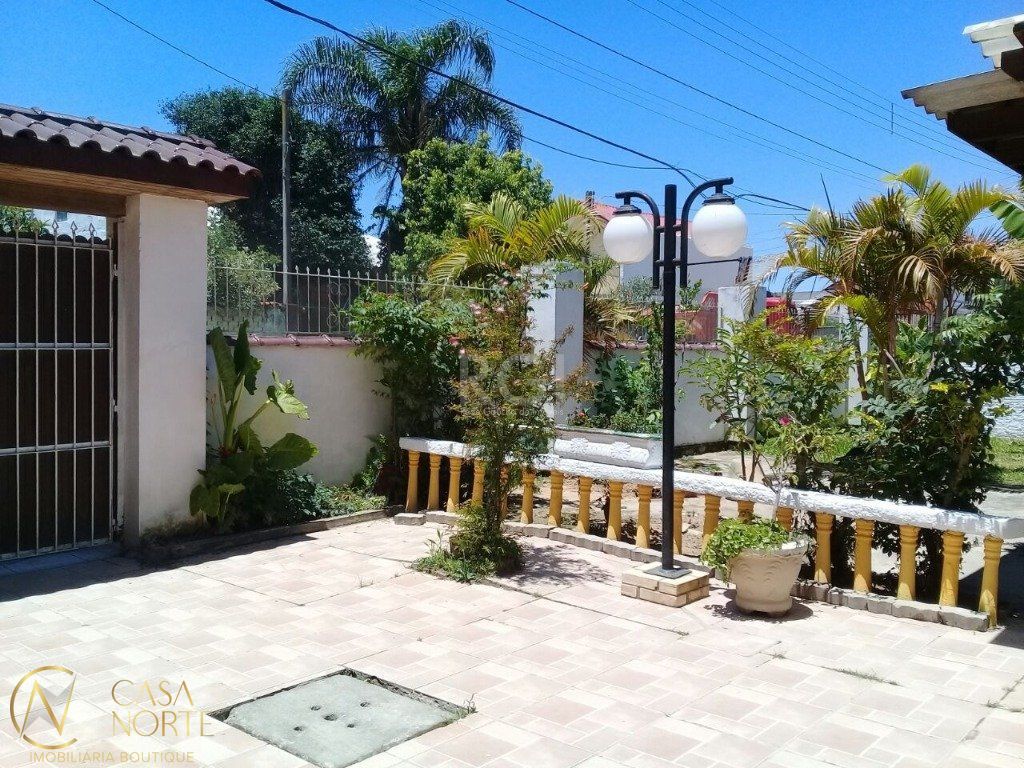 Casa à venda com 2 quartos, 150m², 4 vagas, Rua Mercedes Azzolini no bairro Ponta Grossa em Porto Alegre