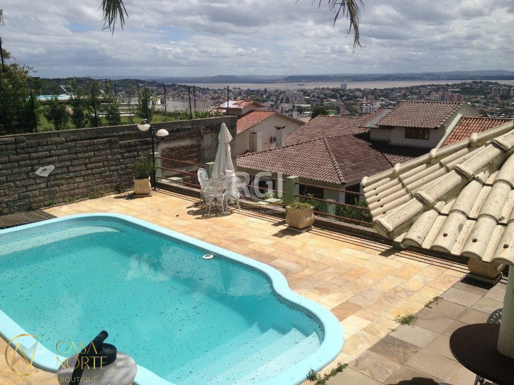 Casa de Condomínio à venda com 4 quartos, 350m², 1 suíte, 2 vagas, Rua Alcebiades Antônio dos Santos no bairro Nonoai em Porto Alegre