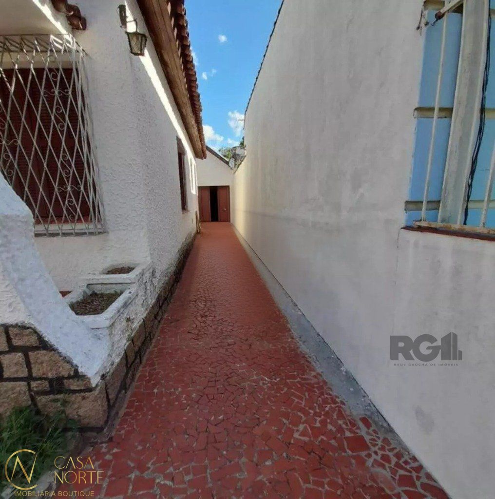 Casa à venda com 3 quartos, 140m², 3 vagas, Avenida Clemenciano Barnasque no bairro Teresópolis em Porto Alegre