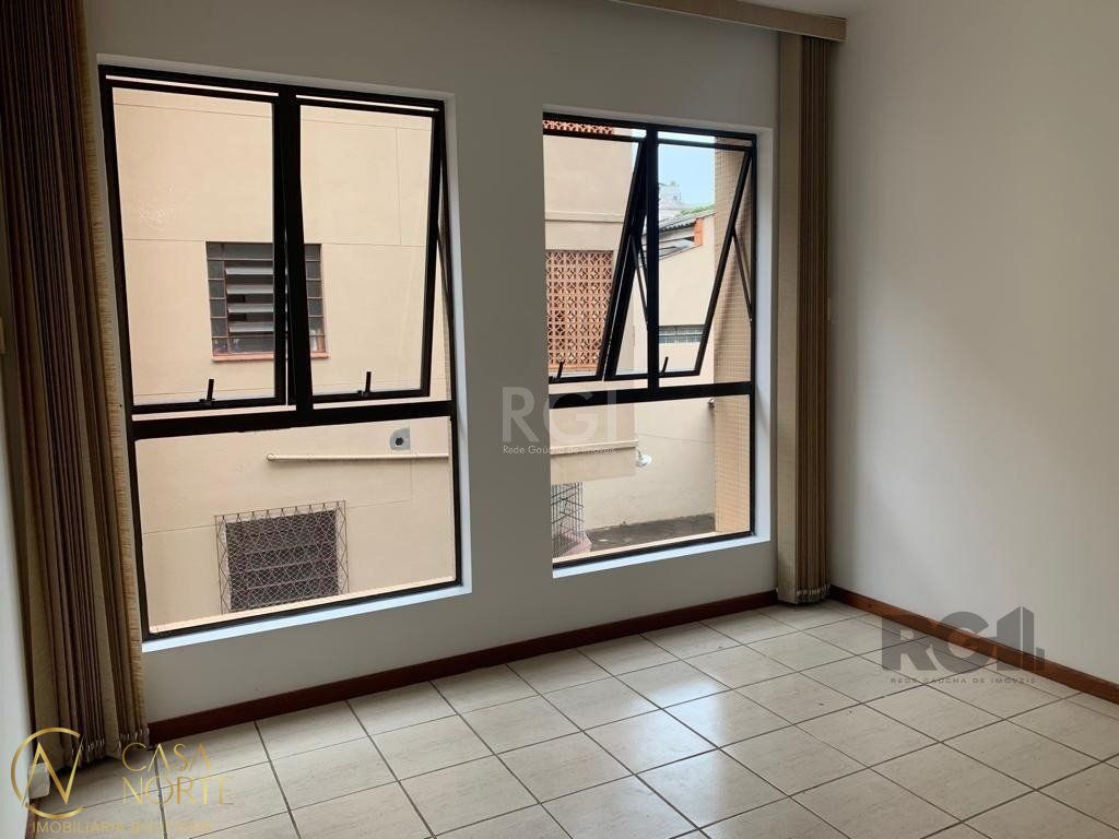 Sala Comercial à venda , 25m², 1 vaga, Rua João Abbott no bairro Petrópolis em Porto Alegre