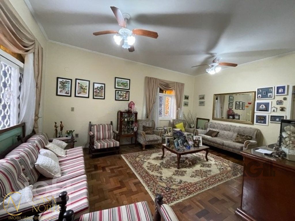 Casa à venda com 4 quartos, 265m², 1 suíte, 3 vagas, Rua Bernardino Caetano Fraga no bairro Santa Tereza em Porto Alegre