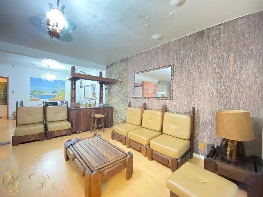 Casa à venda com 2 quartos, 127m², 2 vagas, Rua Francisco Pinto da Fontoura no bairro Sarandi em Porto Alegre