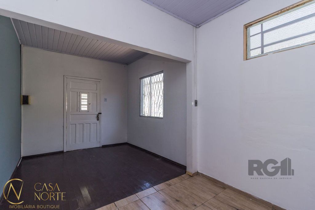 Casa à venda com 5 quartos, 160m², 3 vagas, Avenida Toledo Piza no bairro Sarandi em Porto Alegre