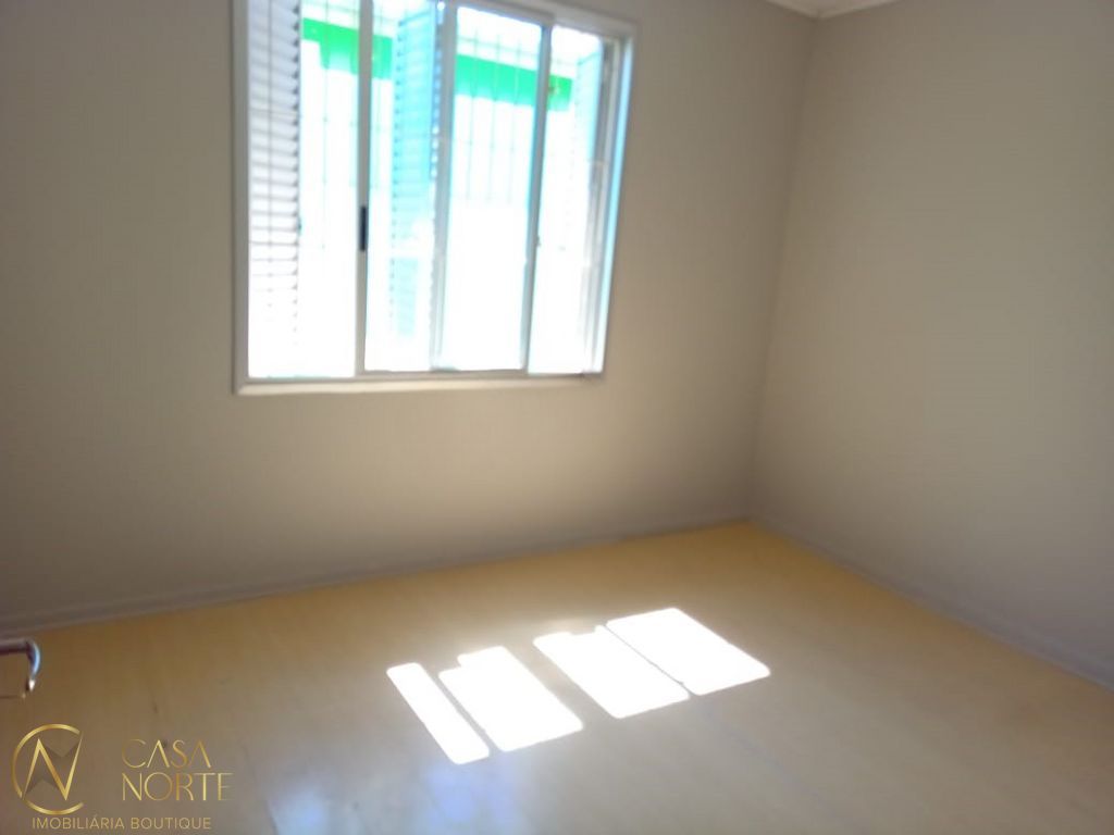Casa à venda com 2 quartos, 116m², 2 vagas, Rua Eleutério Araújo no bairro Partenon em Porto Alegre