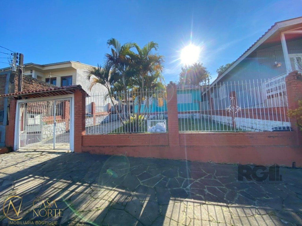 Casa à venda com 3 quartos, 110m², 1 suíte, 2 vagas, Rua Tropeiro no bairro Campo Novo em Porto Alegre