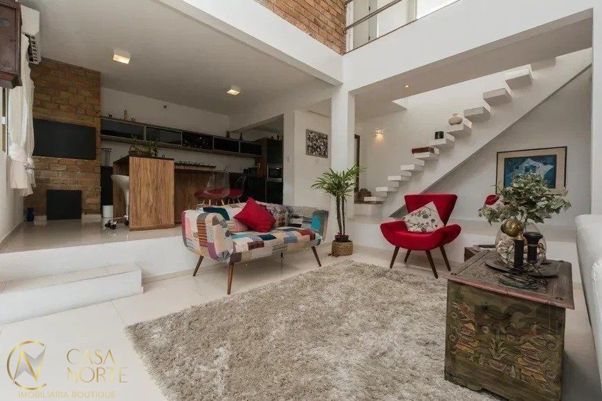 Casa à venda com 3 quartos, 273m², 3 suítes, 4 vagas, Rua Doutor Pitrez no bairro Ipanema em Porto Alegre