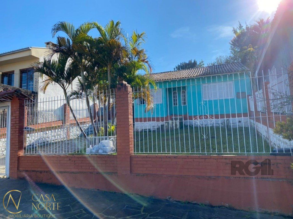 Casa à venda com 3 quartos, 110m², 1 suíte, 2 vagas, Rua Tropeiro no bairro Campo Novo em Porto Alegre