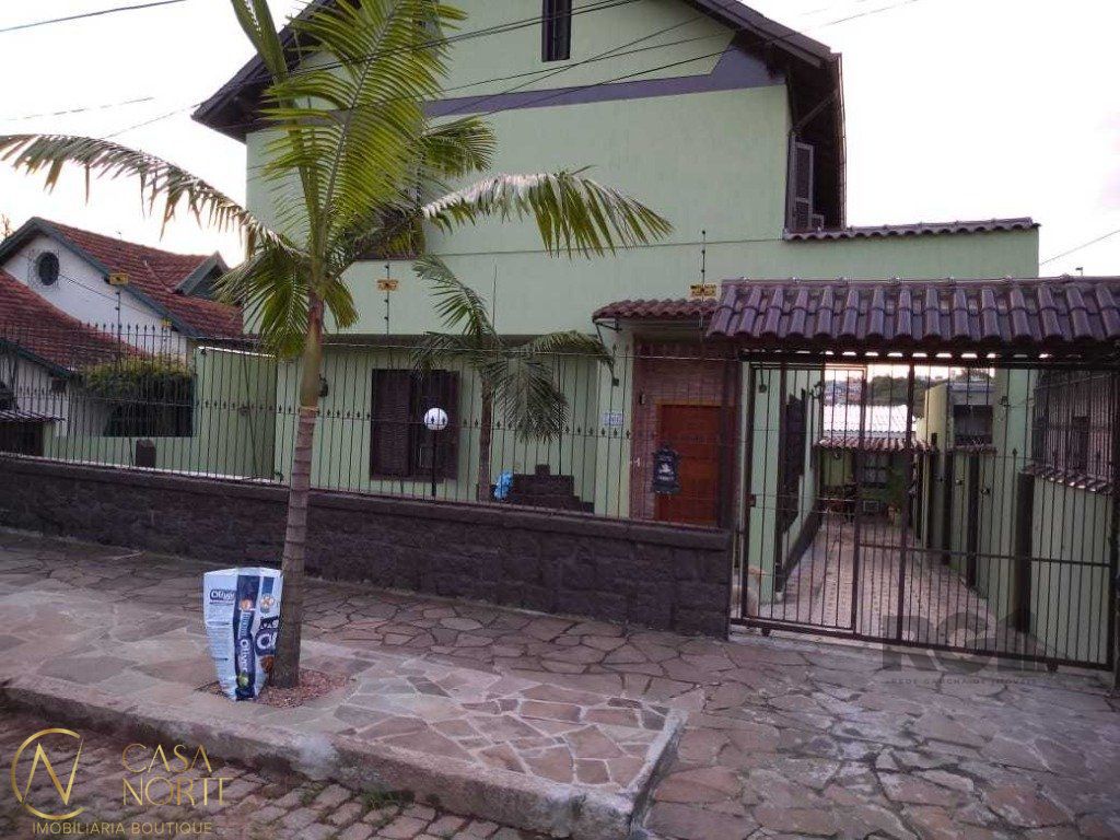 Casa à venda com 11 quartos, 338m², 3 suítes, 4 vagas, Rua Oscar Tollens no bairro Santa Tereza em Porto Alegre