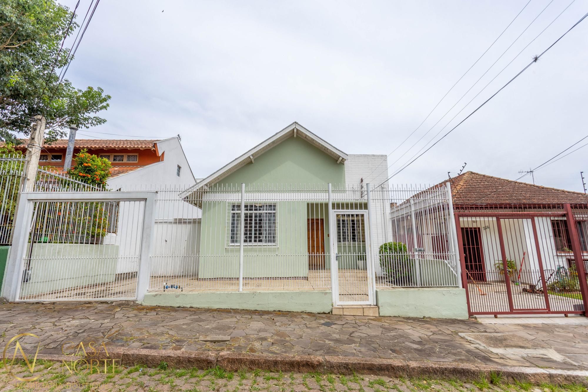 Casa à venda com 3 quartos, 75m², 2 vagas, Rua Álvaro Vieira Guimarães no bairro Sarandi em Porto Alegre