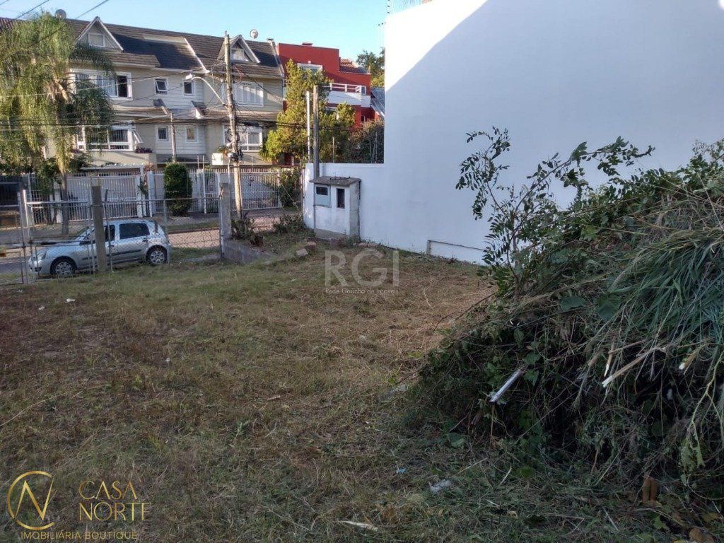 Terreno à venda  com 429m², Rua Miracema no bairro Chácara das Pedras em Porto Alegre