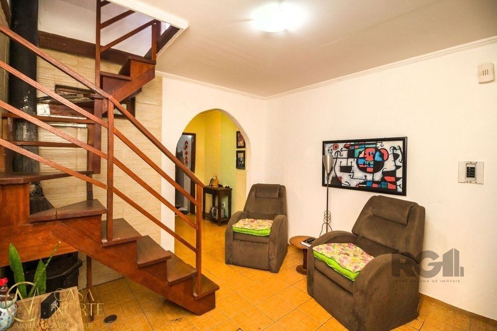 Sobrado à venda com 2 quartos, 104m², 1 vaga, Avenida Juca Batista no bairro Hípica em Porto Alegre