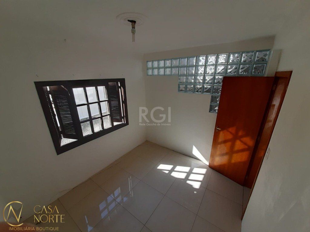 Casa à venda com 5 quartos, 122m², 2 suítes, 2 vagas, Rua Silverio Souto no bairro Teresópolis em Porto Alegre