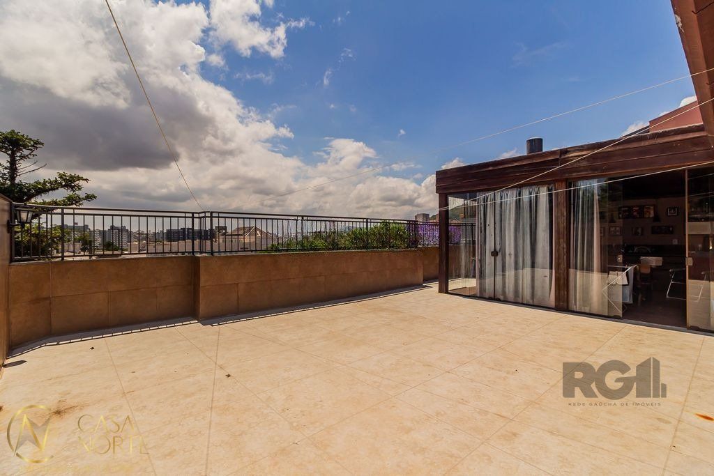 Cobertura à venda com 3 quartos, 251m², 1 suíte, 2 vagas, Travessa Marechal Bormann no bairro Teresópolis em Porto Alegre