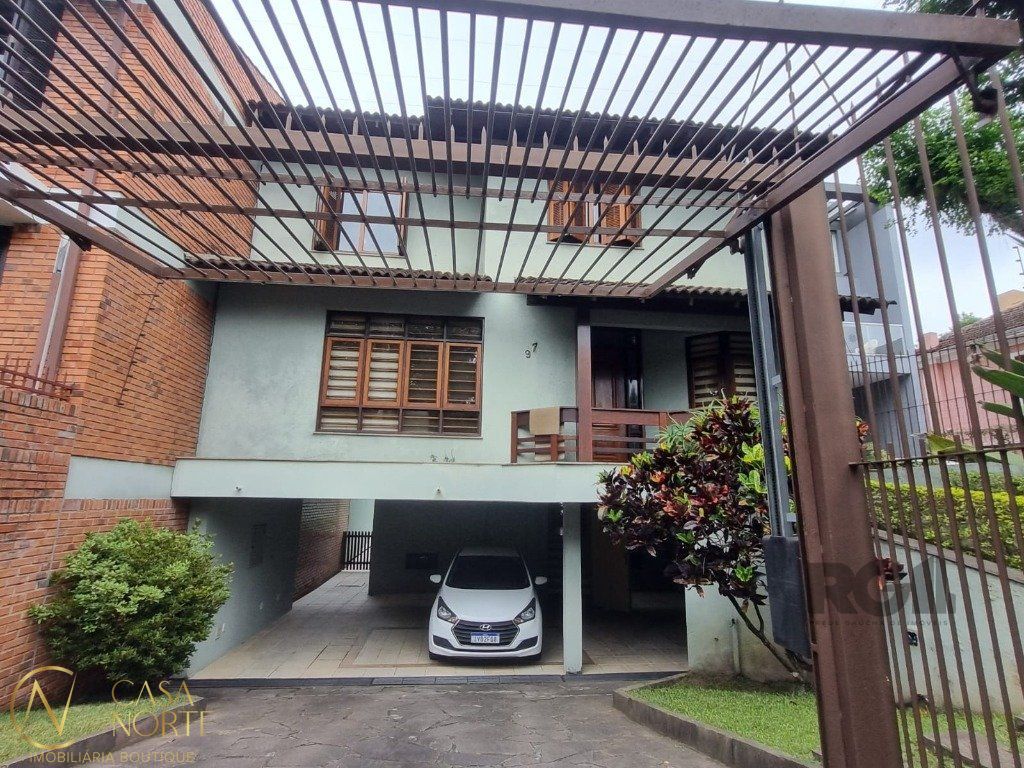 Casa à venda com 4 quartos, 225m², 1 suíte, Avenida Arnaldo Bohrer no bairro Teresópolis em Porto Alegre