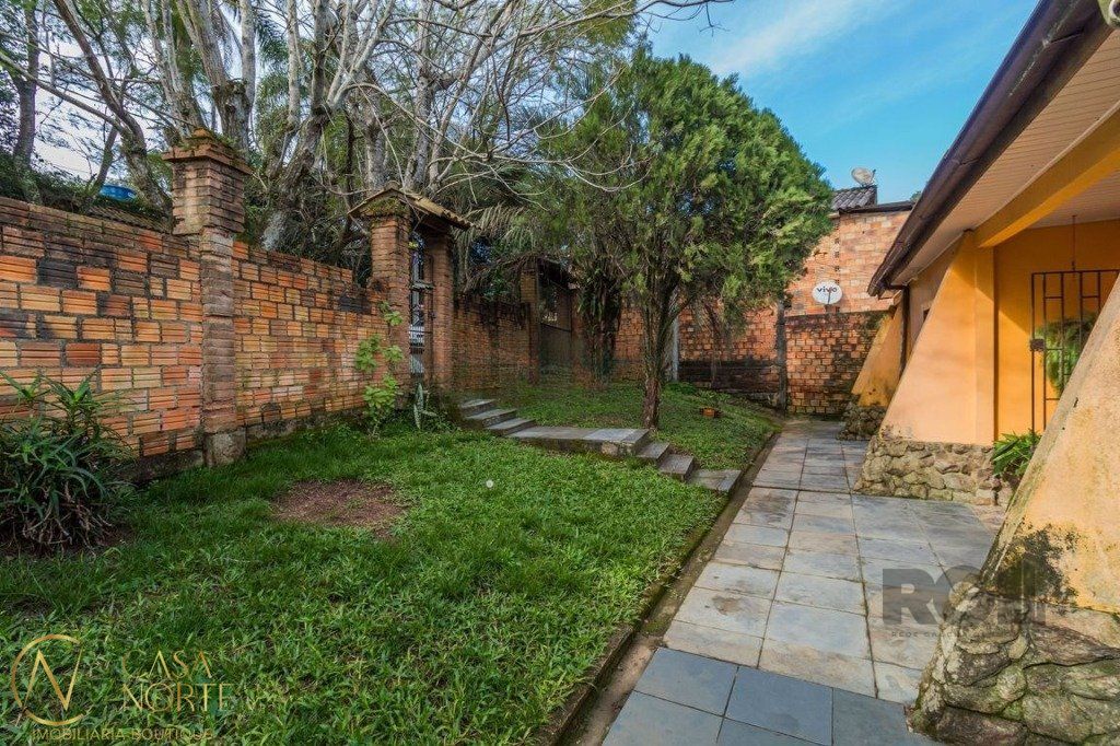 Casa à venda com 3 quartos, 180m², Rua Finlandia no bairro Lomba do Pinheiro em Porto Alegre