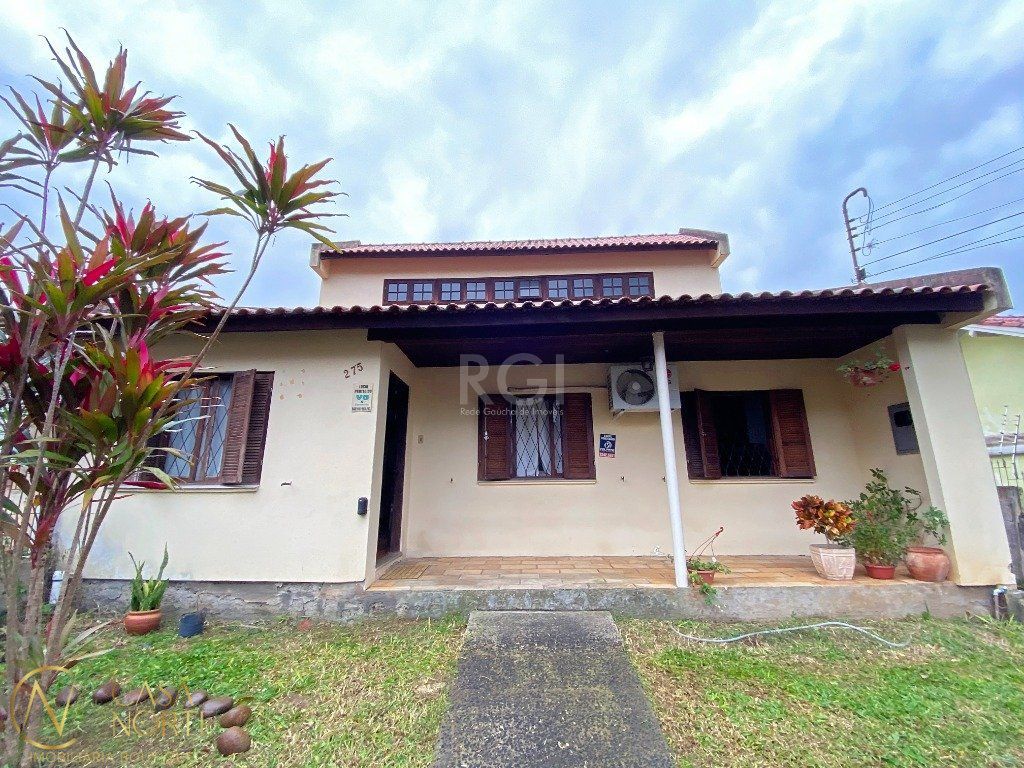 Casa à venda com 4 quartos, 150m², 1 suíte, 3 vagas, Rua Doutor Ney Cabral no bairro Nonoai em Porto Alegre