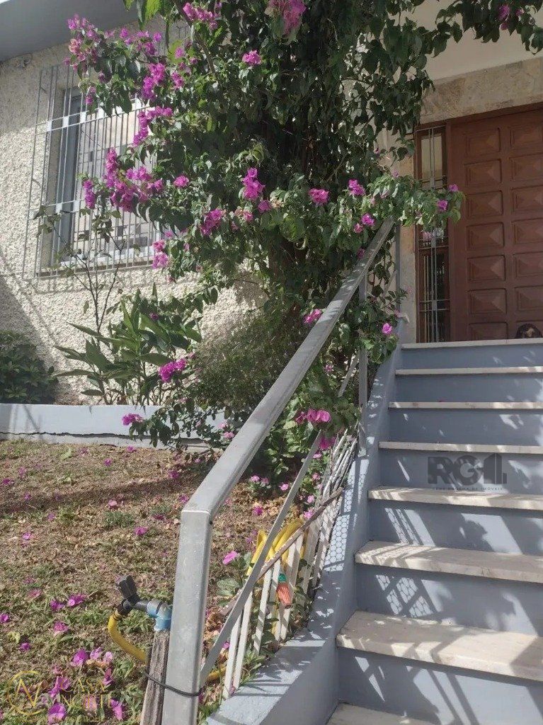 Casa à venda com 3 quartos, 169m², 1 suíte, 2 vagas, Travessa Anunciada no bairro Vila Ipiranga em Porto Alegre