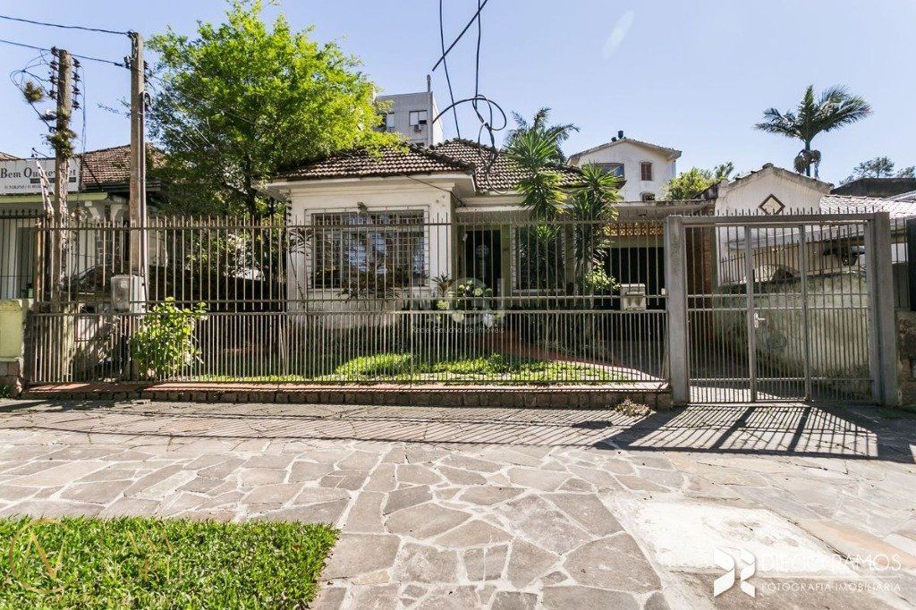 Casa à venda com 3 quartos, 198m², 1 suíte, 4 vagas, Rua Saica no bairro Petrópolis em Porto Alegre