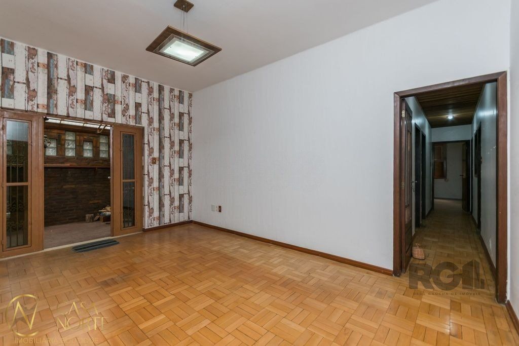 Casa à venda com 3 quartos, 150m², 1 suíte, 2 vagas, Rua Marcelo Gama no bairro Auxiliadora em Porto Alegre