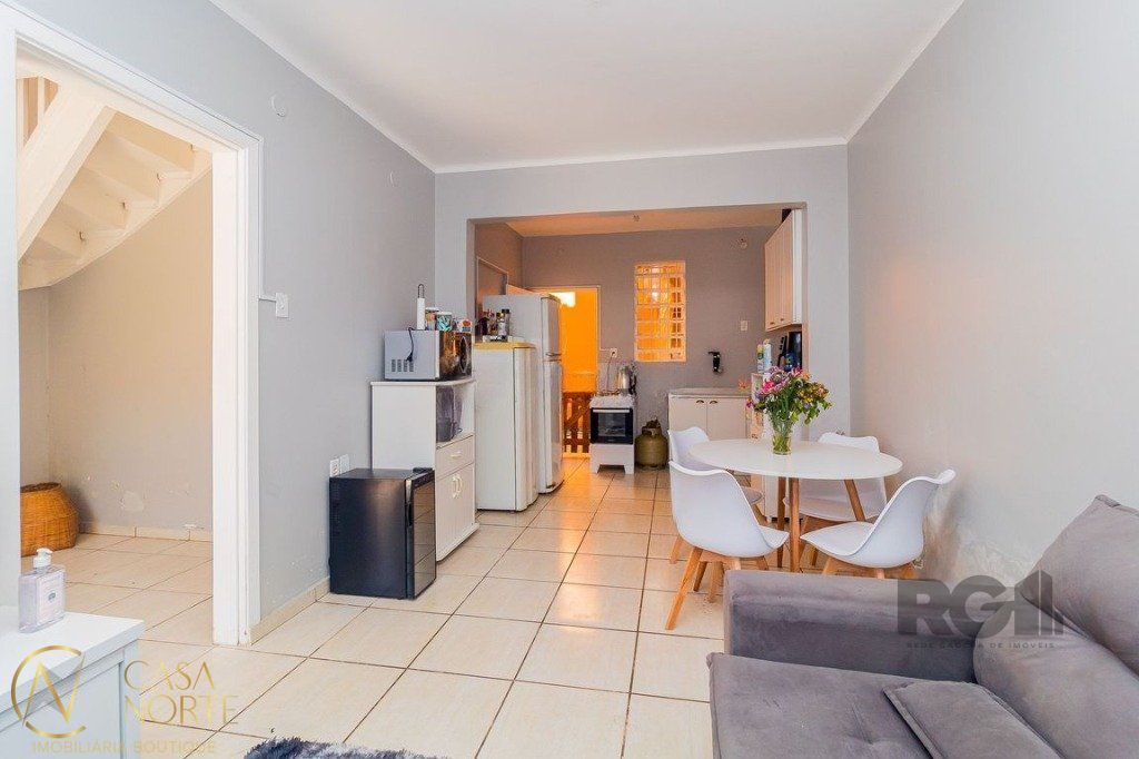 Casa à venda com 2 quartos, 99m², 2 vagas, Rua São Carlos no bairro Floresta em Porto Alegre