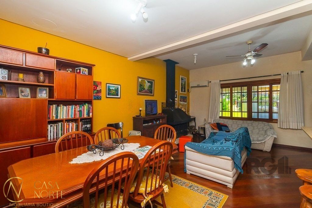 Casa à venda com 5 quartos, 164m², 2 vagas, Rua Doutor Pio Ângelo no bairro Ipanema em Porto Alegre