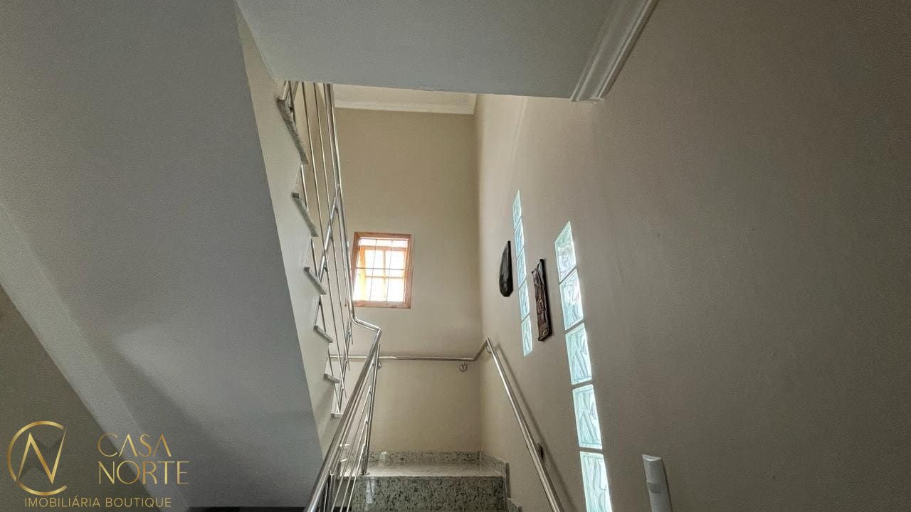 Casa à venda com 4 quartos, 215m², 1 suíte, 4 vagas, Rua Doutor Voltaire Pires no bairro Santo Antônio em Porto Alegre
