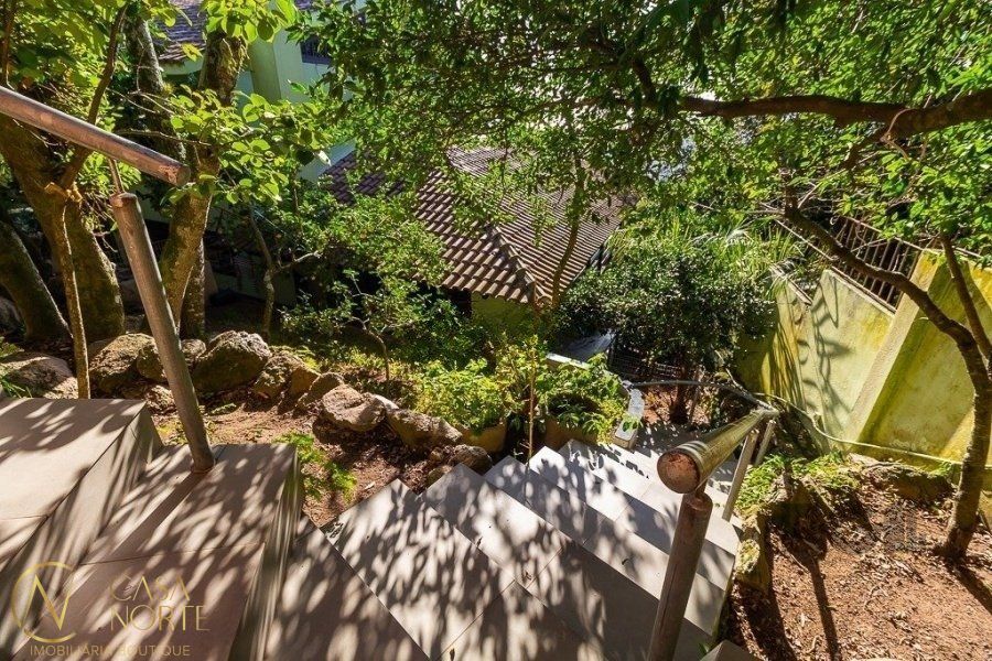 Casa à venda com 4 quartos, 400m², 1 suíte, 4 vagas, Rua Fernando Osorio no bairro Teresópolis em Porto Alegre