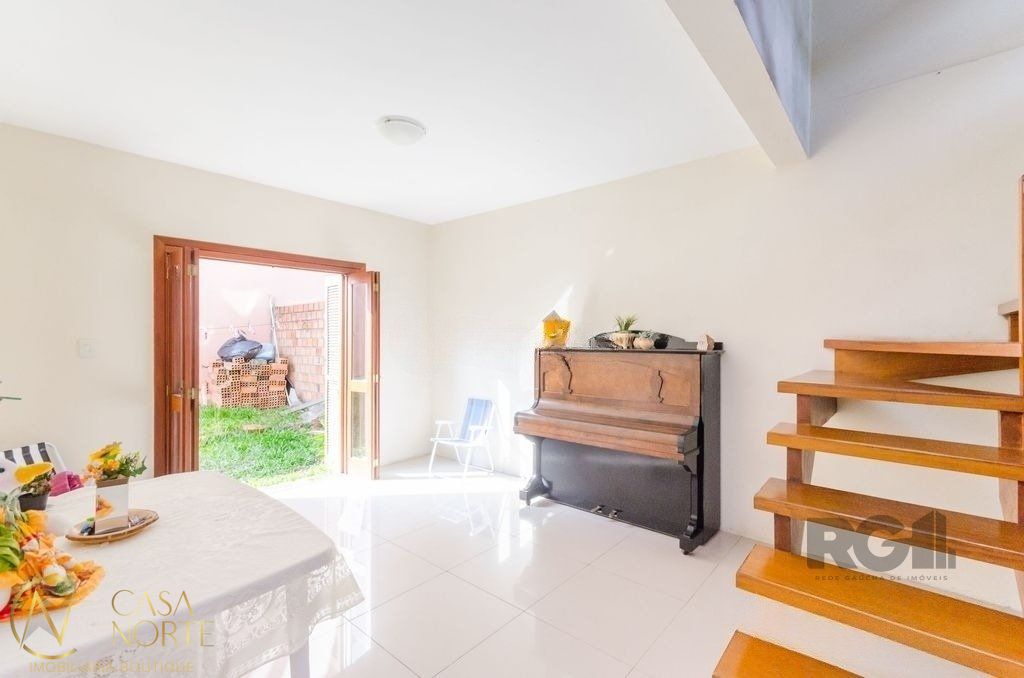 Casa de Condomínio à venda com 3 quartos, 166m², 1 suíte, 2 vagas, Rua Ponciano Pacheco da Silveira no bairro Guarujá em Porto Alegre
