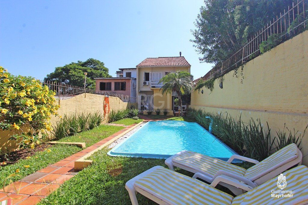 Casa à venda com 5 quartos, 240m², 1 suíte, 3 vagas, Rua Mariano de Matos no bairro Santa Tereza em Porto Alegre