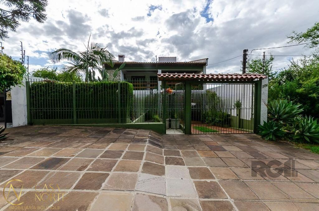 Casa à venda com 3 quartos, 378m², 3 suítes, 2 vagas, Rua Seival no bairro Vila Jardim em Porto Alegre