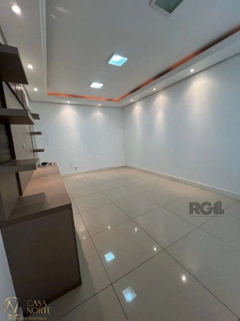 Casa à venda com 3 quartos, 173m², 3 vagas, Rua Octávio Sagebin no bairro Parque Santa Fé em Porto Alegre