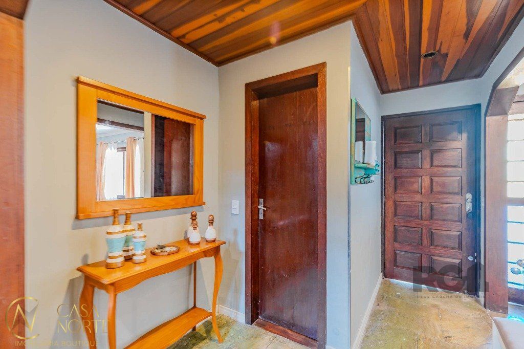 Casa à venda com 3 quartos, 234m², 1 suíte, 3 vagas, Rua Damasceno Vieira no bairro Partenon em Porto Alegre
