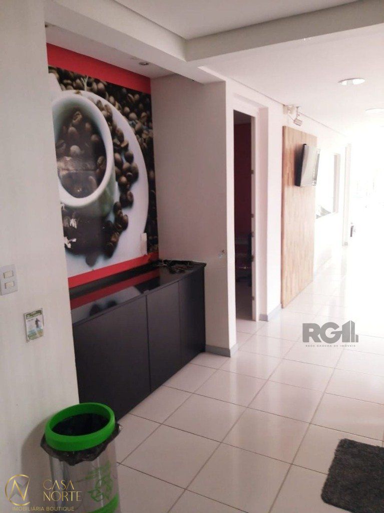 Casa à venda com 12 quartos, 501m², 5 vagas, Travessa Marechal Bormann no bairro Teresópolis em Porto Alegre
