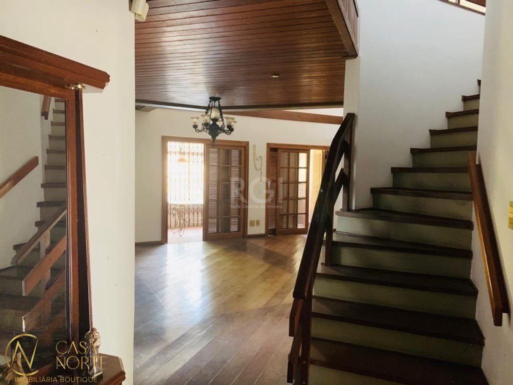 Casa à venda com 3 quartos, 333m², 1 suíte, 2 vagas, Rua Otavio Faria no bairro Teresópolis em Porto Alegre