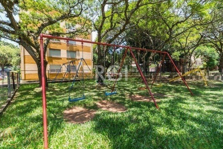 Apartamento à venda com 3 quartos, 66m², 1 vaga, Rua Carlos Ferreira no bairro Teresópolis em Porto Alegre