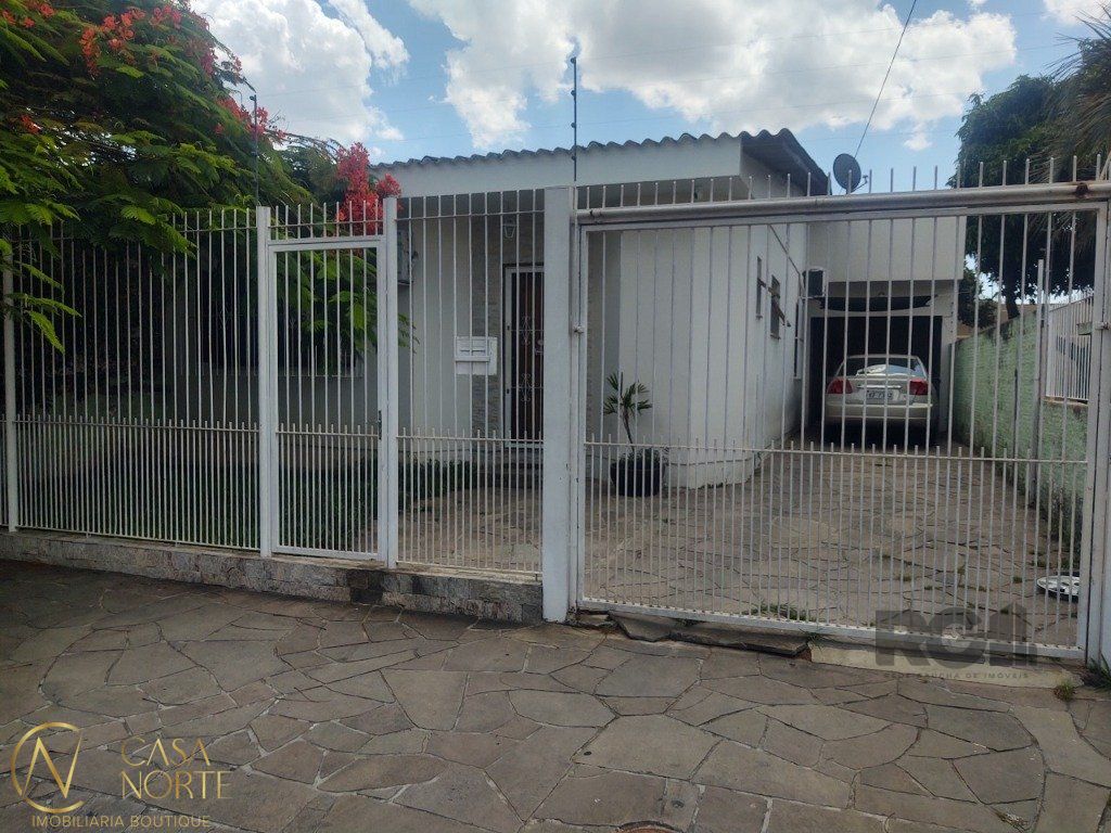 Casa à venda com 2 quartos, 119m², 1 suíte, 4 vagas, Travessa Chateaubriand no bairro Passo das Pedras em Porto Alegre