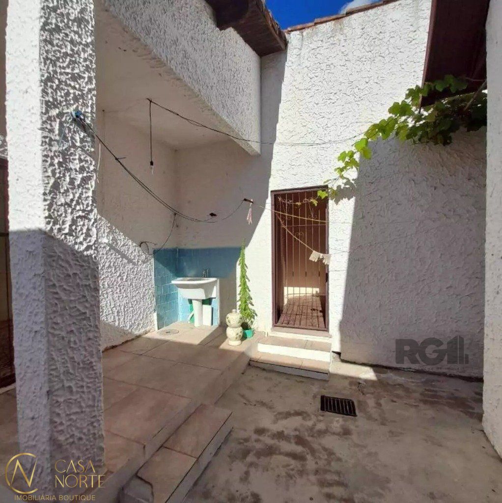 Casa à venda com 3 quartos, 140m², 3 vagas, Avenida Clemenciano Barnasque no bairro Teresópolis em Porto Alegre