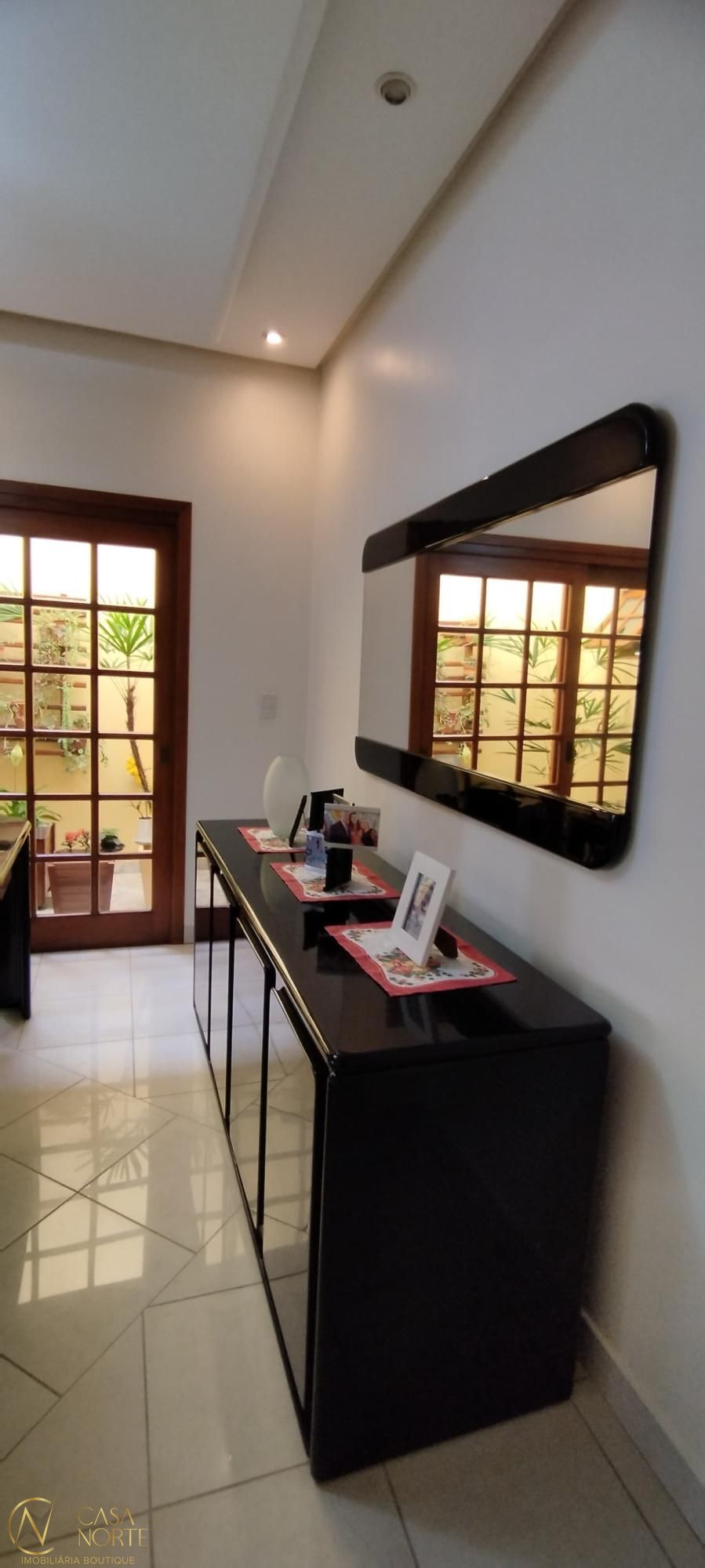 Casa à venda com 4 quartos, 348m², 2 suítes, 3 vagas, Rua Alfredo Silveira Dias no bairro Nonoai em Porto Alegre