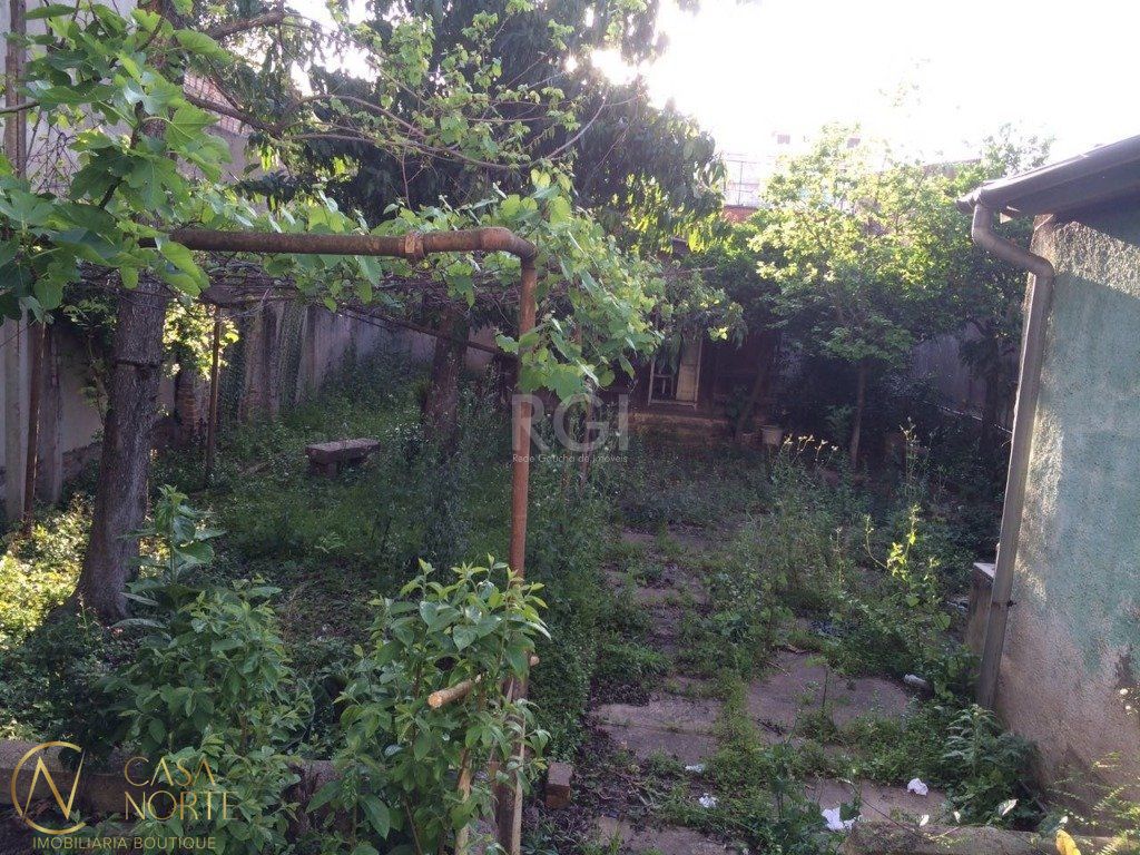 Terreno à venda , 484m², Avenida Doutor Carlos Barbosa no bairro Medianeira em Porto Alegre