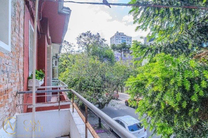 Casa à venda com 3 quartos, 130m², 1 suíte, Rua Visconde do Herval no bairro Menino Deus em Porto Alegre