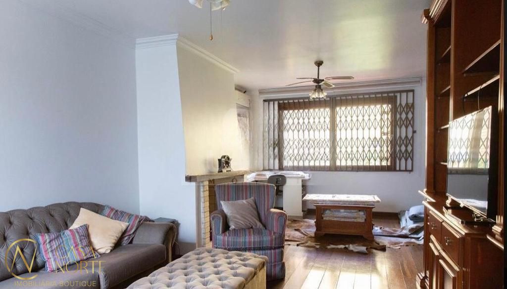 Casa à venda com 3 quartos, 308m², 3 suítes, 3 vagas, Rua Professor Abílio Azambuja no bairro Jardim do Salso em Porto Alegre