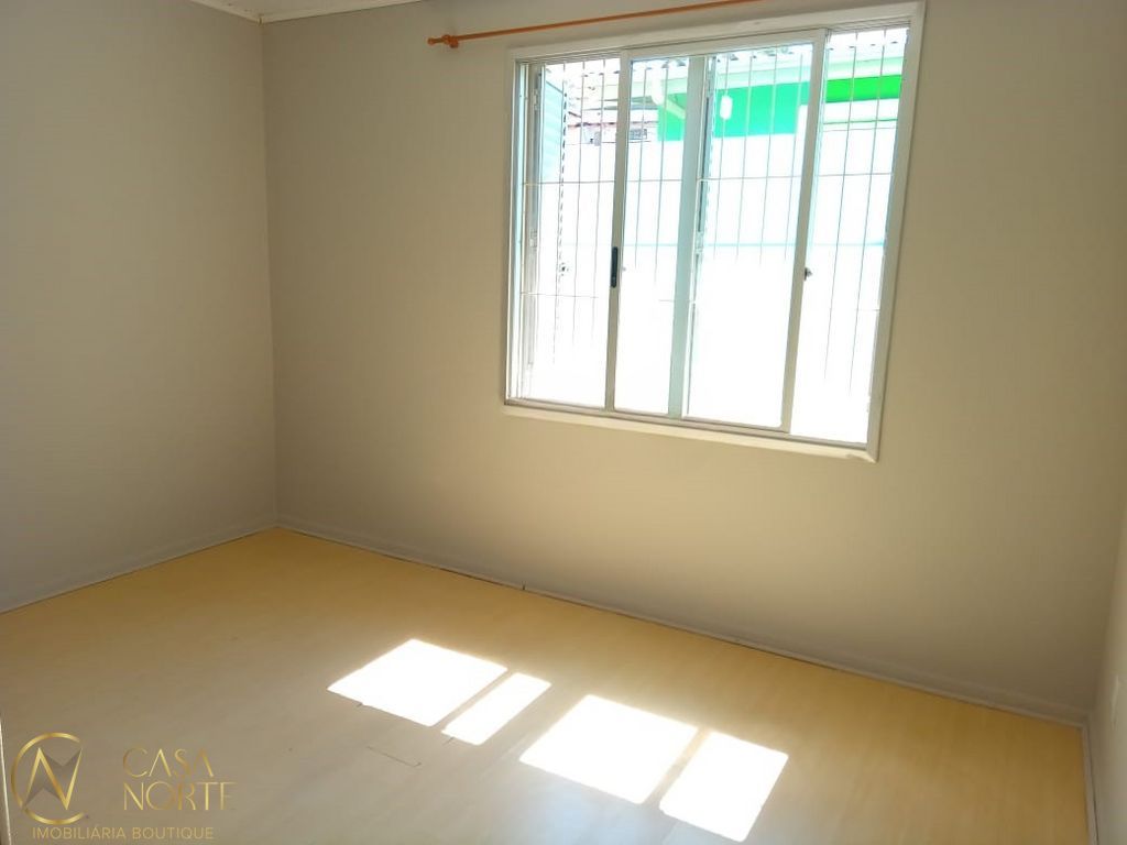 Casa à venda com 2 quartos, 116m², 2 vagas, Rua Eleutério Araújo no bairro Partenon em Porto Alegre