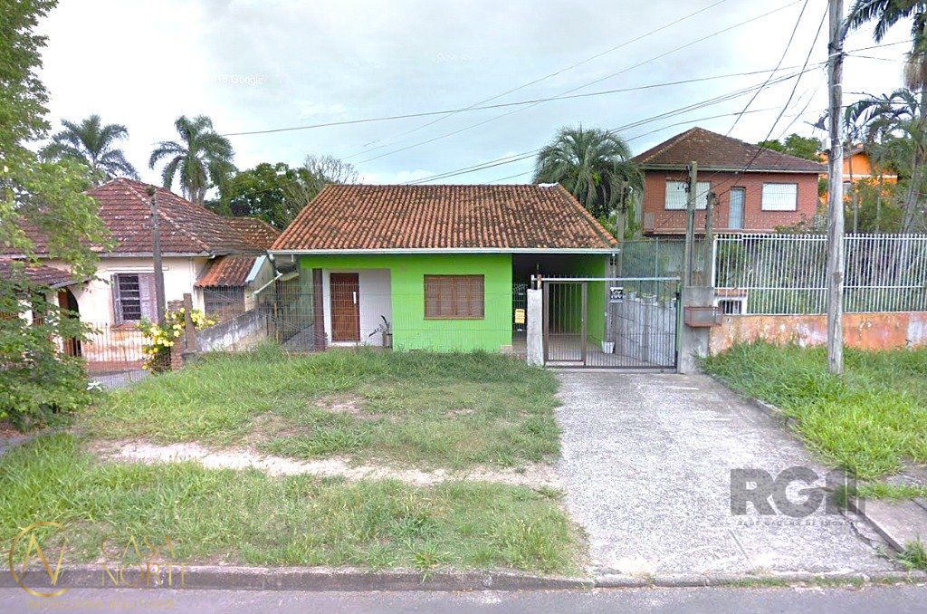 Casa à venda com 3 quartos, 161m², 4 vagas, Estrada Francisca de Oliveira Vieira no bairro Belém Novo em Porto Alegre